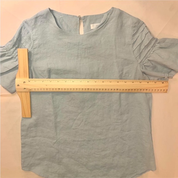 Ruffled structured chambray shirt with eyelet closure. Medium. - Picture 4 of 6